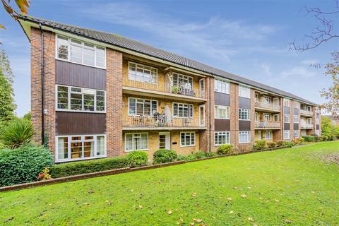 2 bedroom apartment to rent, Lancaster Court, Banstead