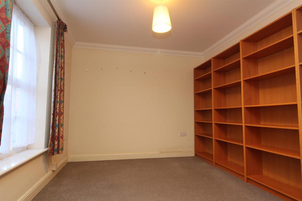 Willow Lane, Stony Stratford, Milton Keynes 5 bed house £1,795 pcm (£