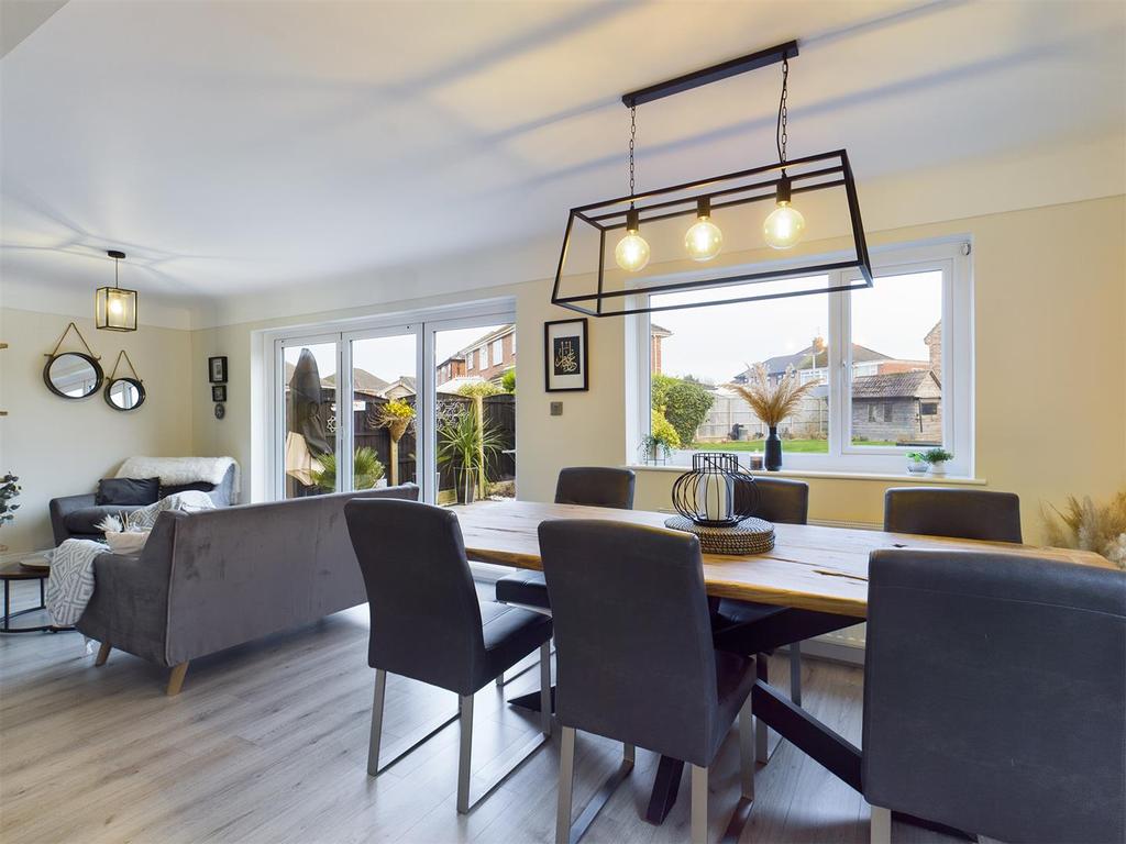Dining/family room