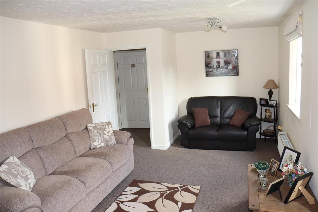 The Briars Leighswood Road, Aldridge 2 bed flat £725 pcm (£167 pw)