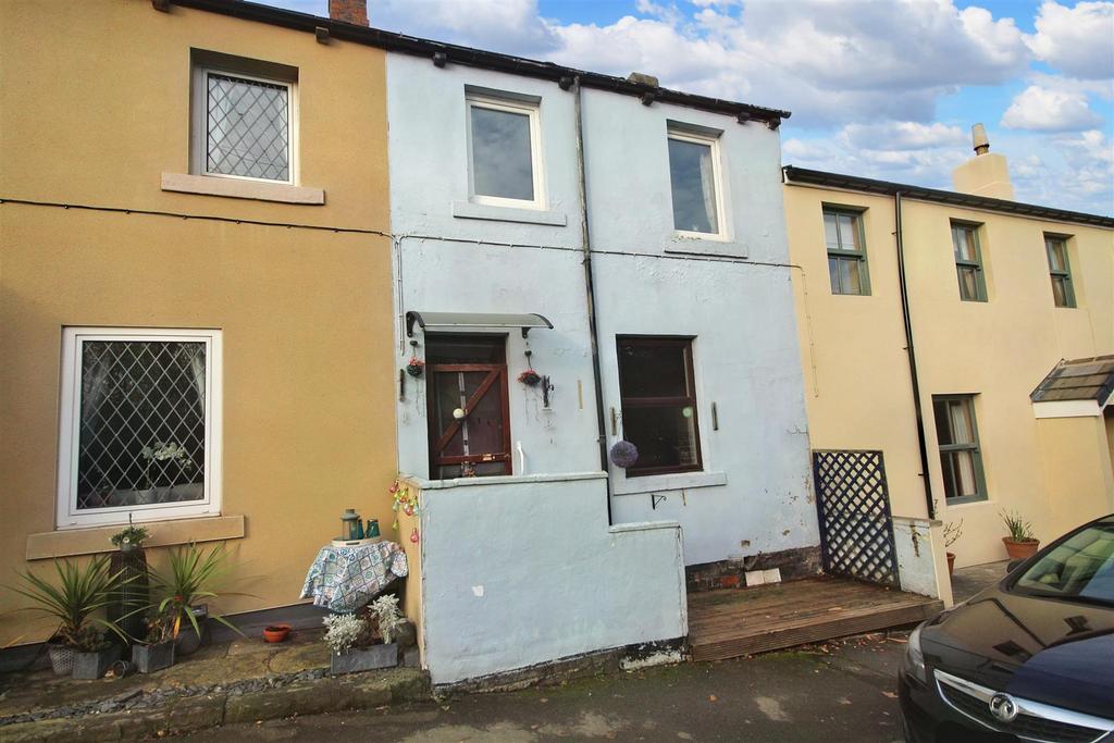 Station Road, Skelmanthorpe, Huddersfield HD8 9BA 3 bed terraced house