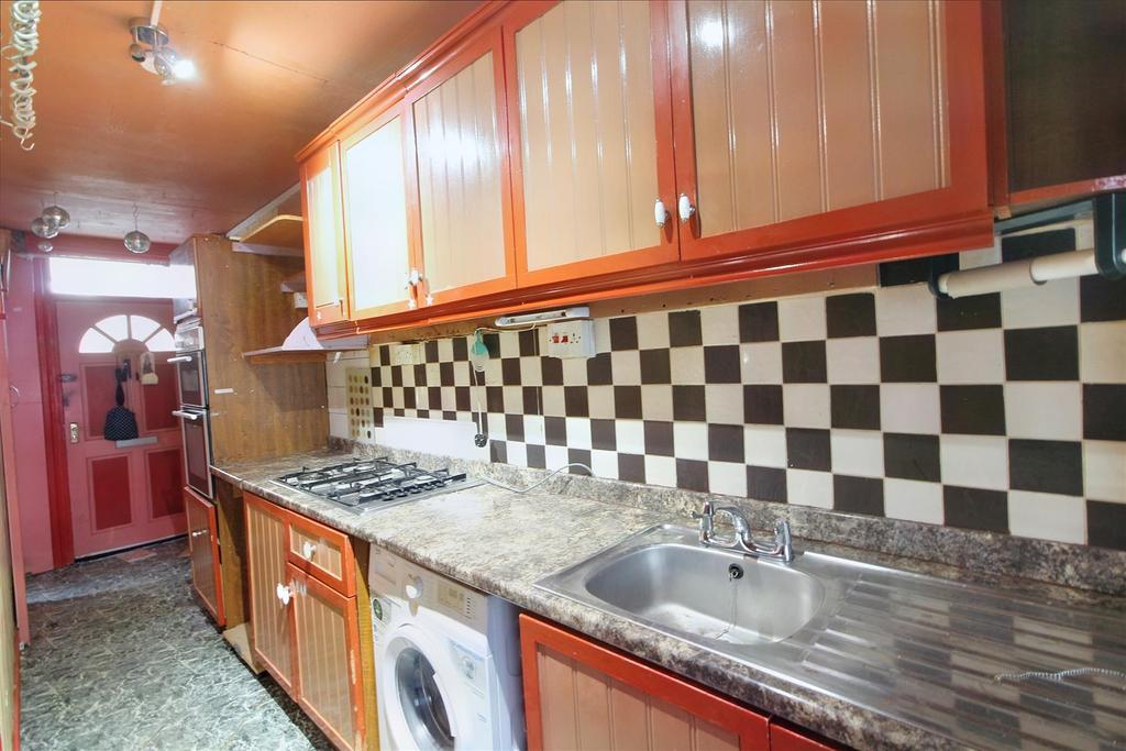 Station Road, Skelmanthorpe, Huddersfield HD8 9BA 3 bed terraced house