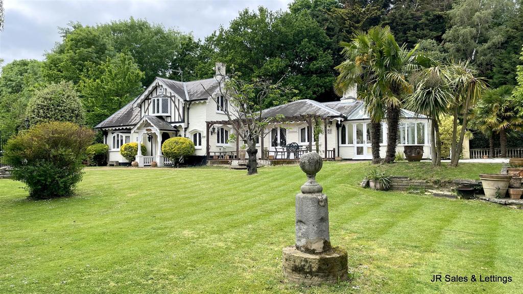 Halstead Hill, Goffs Oak 3 bed cottage for sale £1,250,000