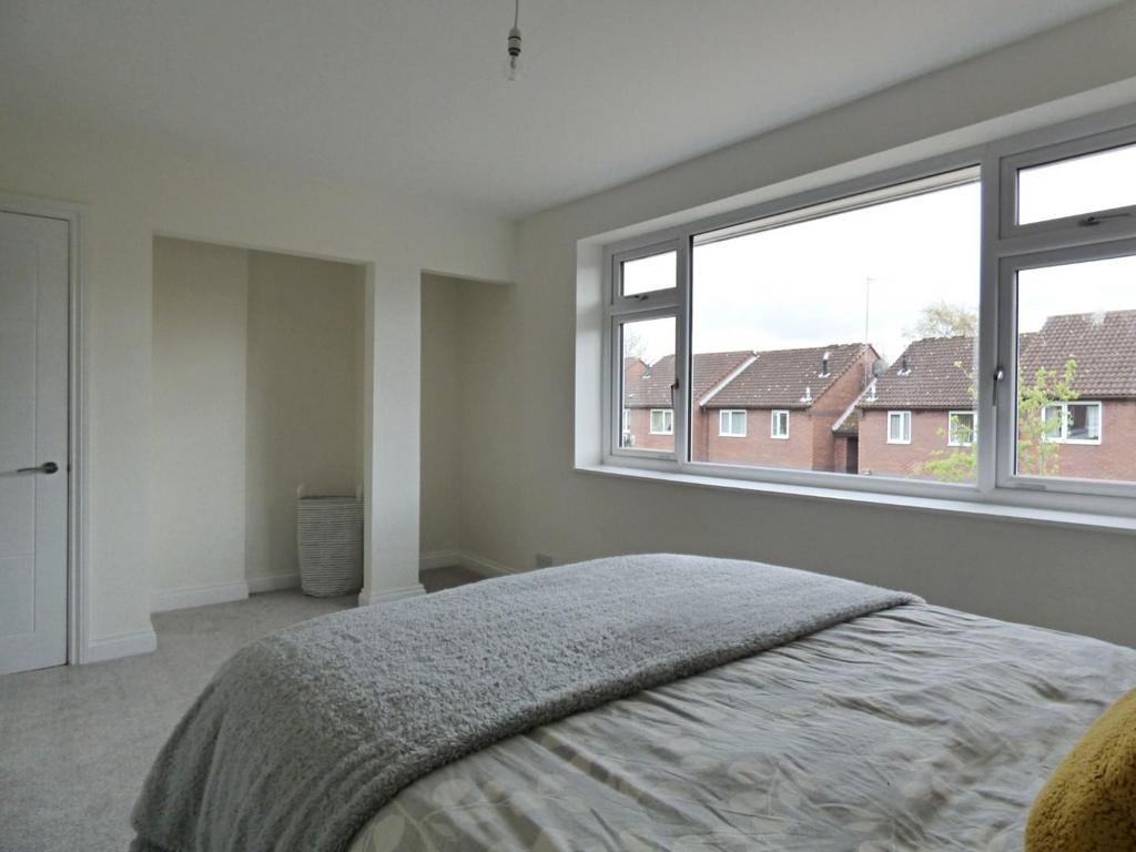 BEDROOM 1 3.jpg