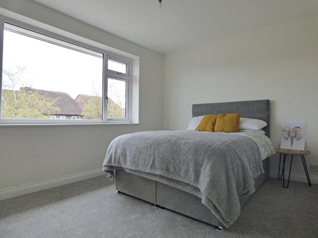 BEDROOM 1 2.jpg