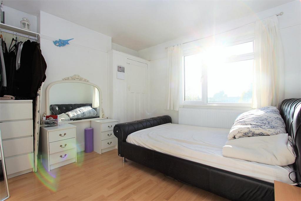 Bed 2.jpg