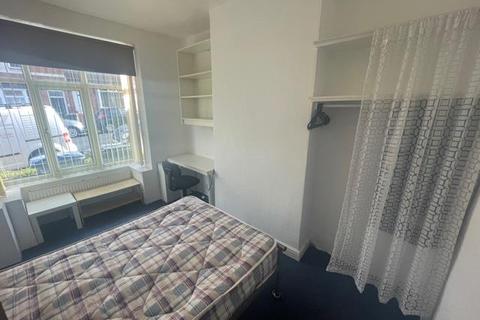 5 bedroom semi-detached house to rent - 178 Dawlish Road, Birmingham