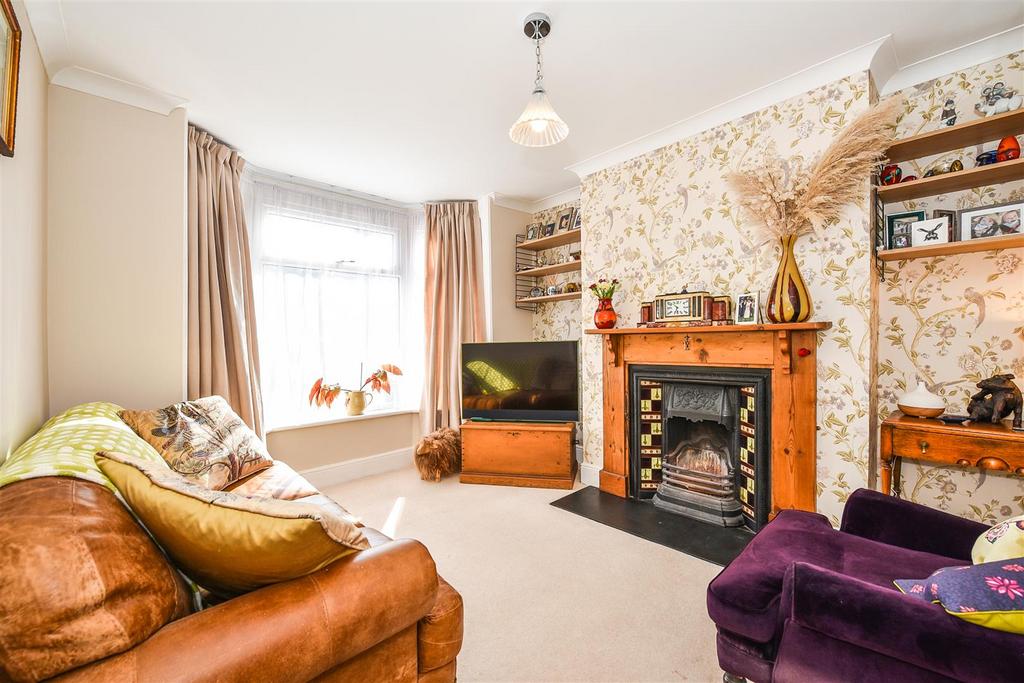 Balmoral Road, Andover 3 bed semidetached house £330,000
