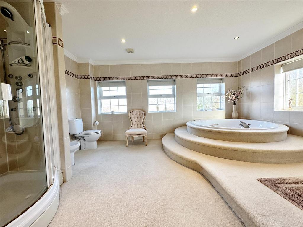 En suite bathroom/wc