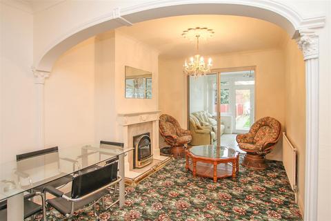 4 bedroom terraced house for sale - Temple Avenue, Dagenham