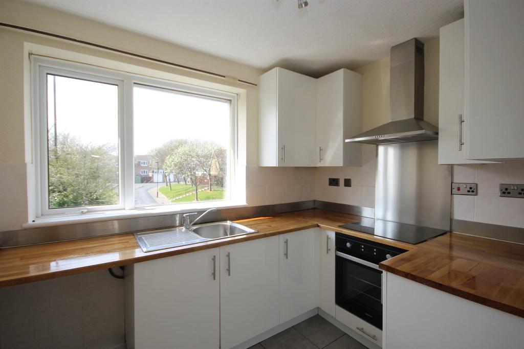 Peebles Close, North Shields, Tyne &... 2 bed flat £550 pcm (£127 pw)