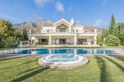 6 bedroom villa, Los Picos, Marbella, Malaga, Spain