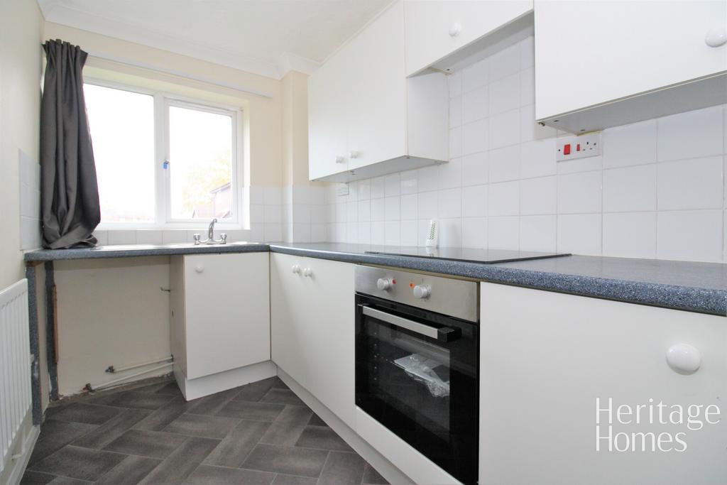 Hadfield Road, North Walsham, NR28 0BE 1 bed flat £110,000