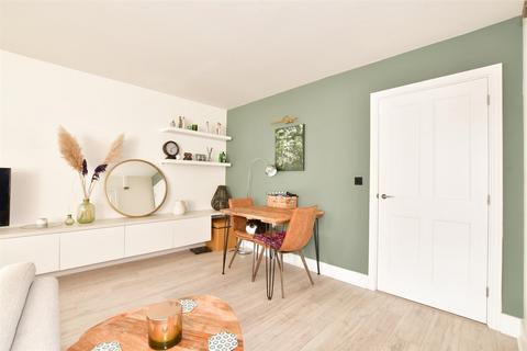 10 Bramble Close, Barns Green, Horsham, RH13 0AW