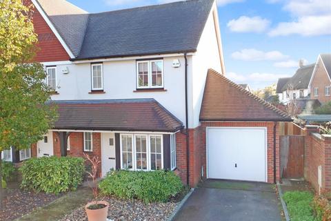 10 Bramble Close, Barns Green, Horsham, RH13 0AW
