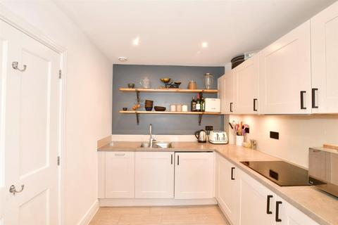 10 Bramble Close, Barns Green, Horsham, RH13 0AW