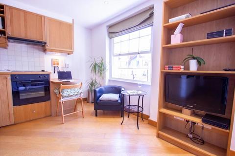 Studio to rent, Cartwright Gardens, Bloomsbury, London, WC1H