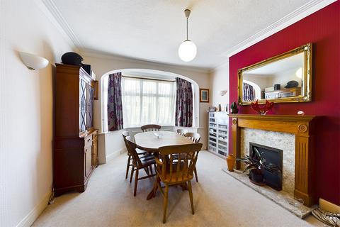 3 bedroom semi-detached house for sale - West Towers, Pinner, HA5