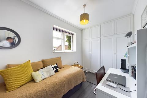 2 bedroom apartment for sale - Seymour Gardens, Ruislip, HA4