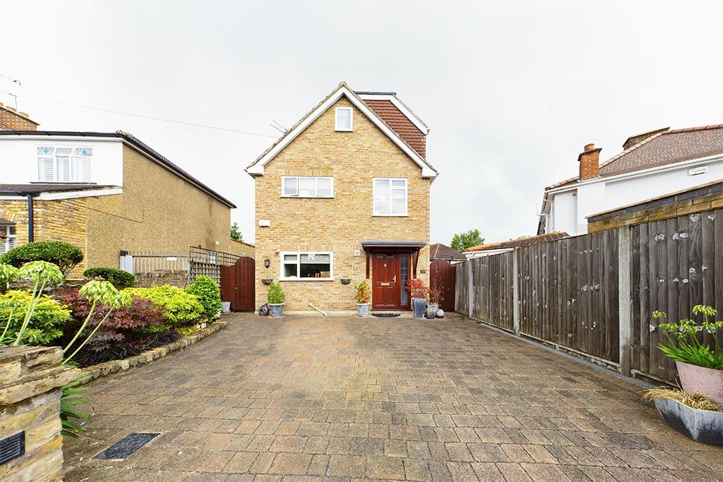 Shaldon Drive, Ruislip, HA4 3 bed detached house £549,950