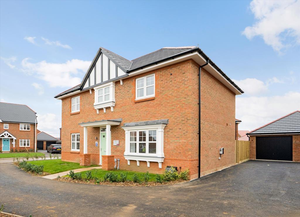 Lancaster Park, Salisbury Road, Hungerford, RG17 0LR 4 bed detached house £695,000