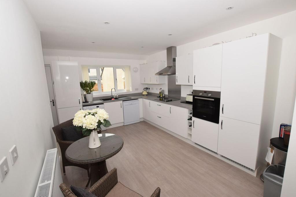 Heritage Way, Brixham, TQ5 3 bed semidetached house £1,300 pcm (£300 pw)