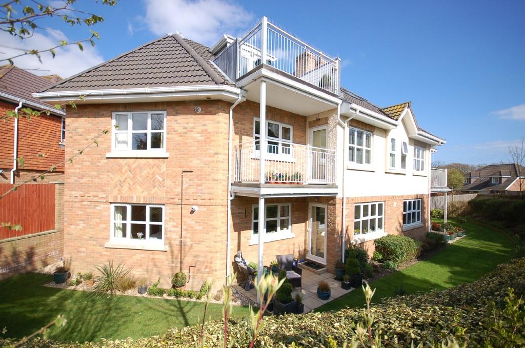 Lavender Walk, Barton Court Avenue, Barton On Sea, BH25 3 bed apartment