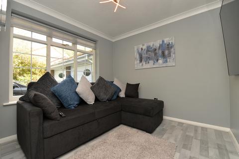 5 The Willows, Barton On Sea, New Milton, BH25 7BE