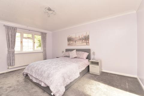 5 The Willows, Barton On Sea, New Milton, BH25 7BE