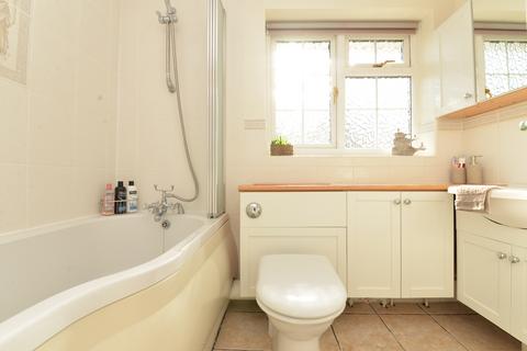 5 The Willows, Barton On Sea, New Milton, BH25 7BE