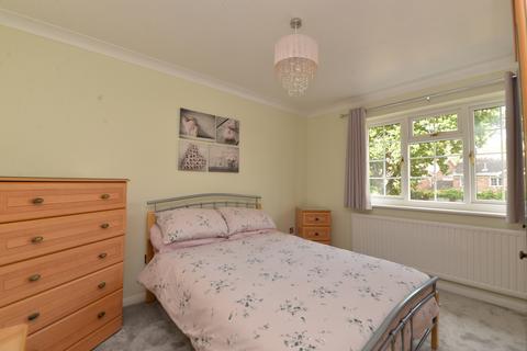 5 The Willows, Barton On Sea, New Milton, BH25 7BE