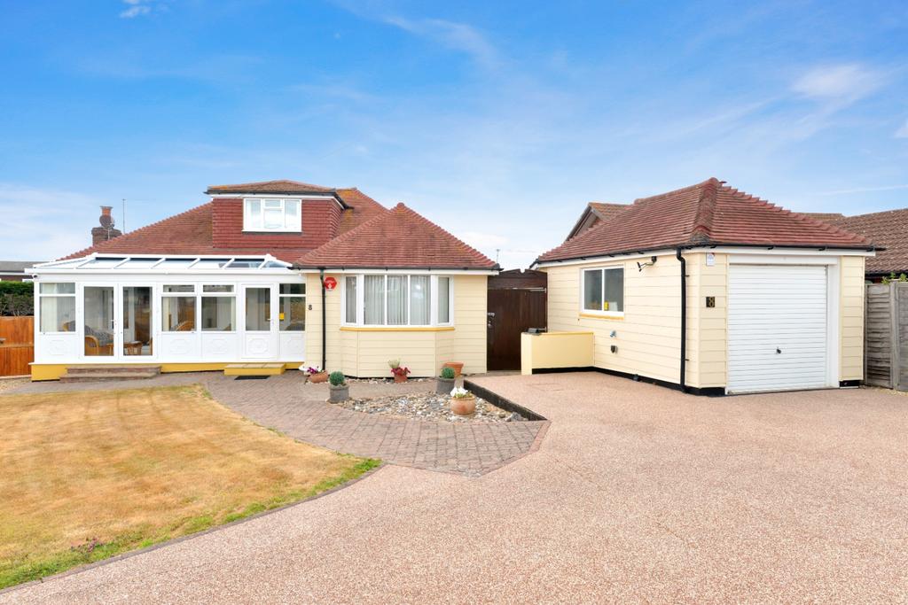 Seaward Avenue, Barton On Sea, New Milton, Hampshire, BH25 3 bed