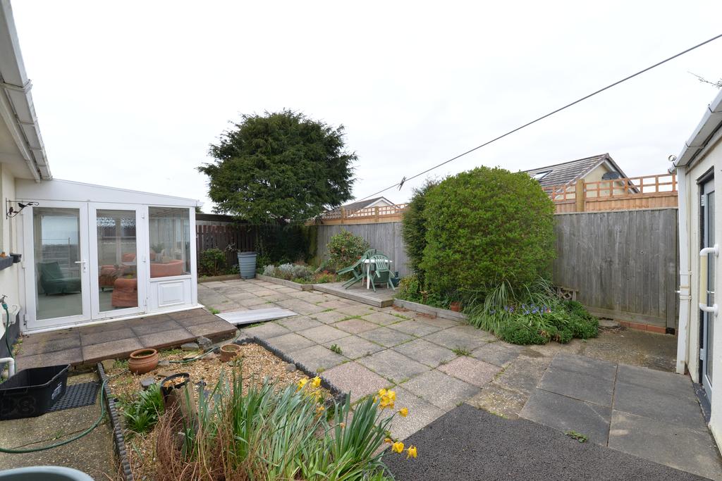 Southern Lane, Barton On Sea, New Milton, BH25 2 bed bungalow for sale £649,950
