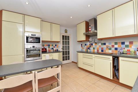 14 Arnolds Close, Barton On Sea, New Milton, BH25 7JW