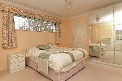 14 Arnolds Close, Barton On Sea, New Milton, BH25 7JW