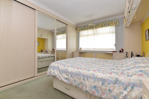 14 Arnolds Close, Barton On Sea, New Milton, BH25 7JW