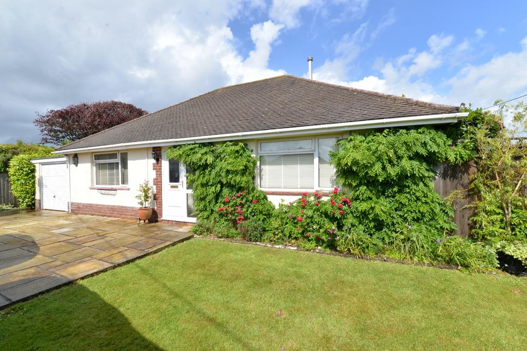 Heathwood Avenue, Barton On Sea, New Milton, BH25 2 bed bungalow for