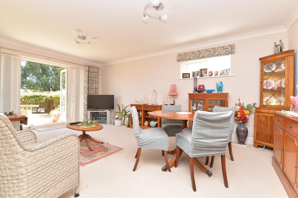 The Scarletts, Whitefield Road, New Milton, BH25 3 bed apartment for