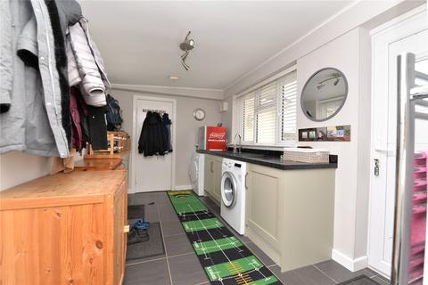 25 Seafield Close, Barton On Sea, New Milton, BH25 7HR