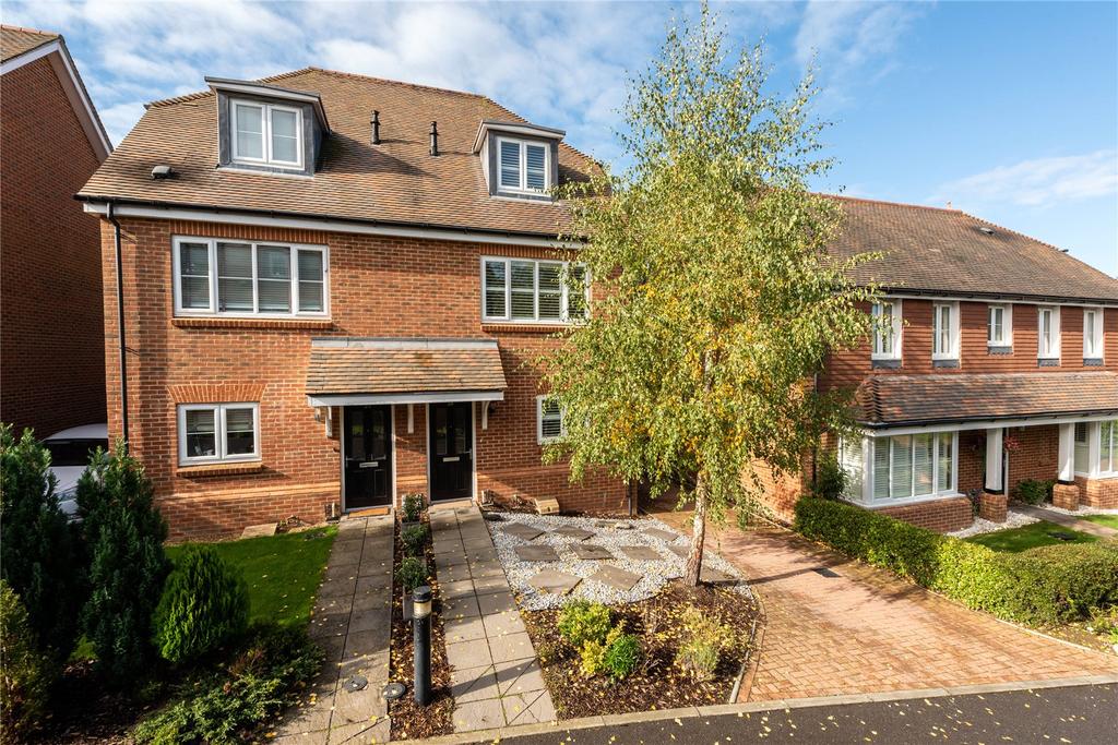 Marley Rise, Dorking, Surrey, RH4 3 bed semidetached house £750,000