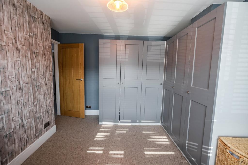 Bedroom 1 (2)