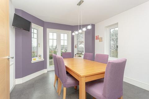 8 Kirkfield Place, Auchterarder, PH3 1FP
