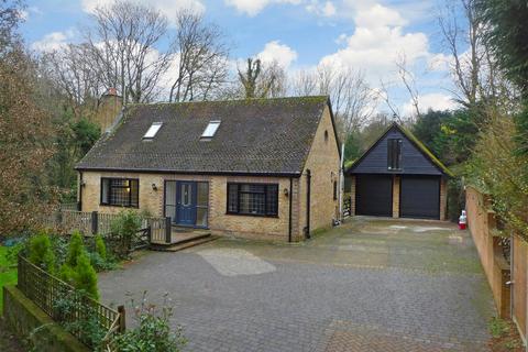 4 bedroom detached house for sale - Meadow Lane, Culverstone, Meopham, Kent