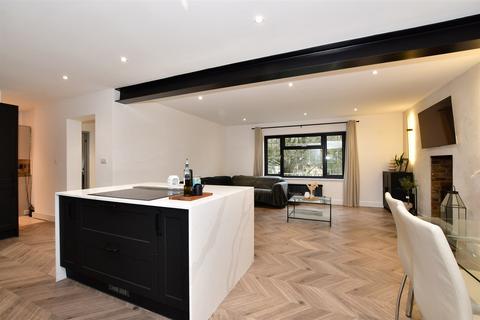 Foxholt Meadow Lane, Meopham, Gravesend, DA13 0UN