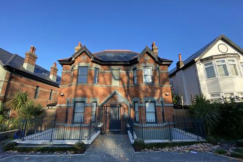 1 bedroom flat to rent, Chinbrook Road, Grove Park, SE12