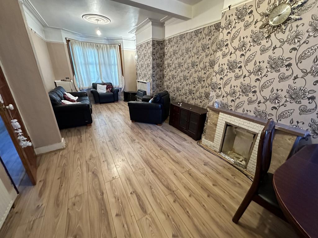 Regina Road, Southall, Greater... 4 bed terraced house £3,000 pcm (£