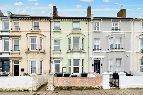 1 bedroom flat for sale, Central Parade, Herne Bay, CT6 5JJ