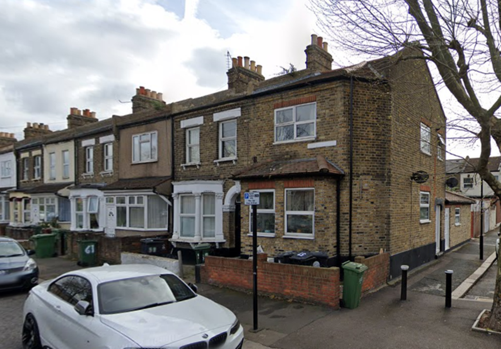 Harrow Road, Leytonstone, London E11 2 bed flat £1,400 pcm (£323 pw)