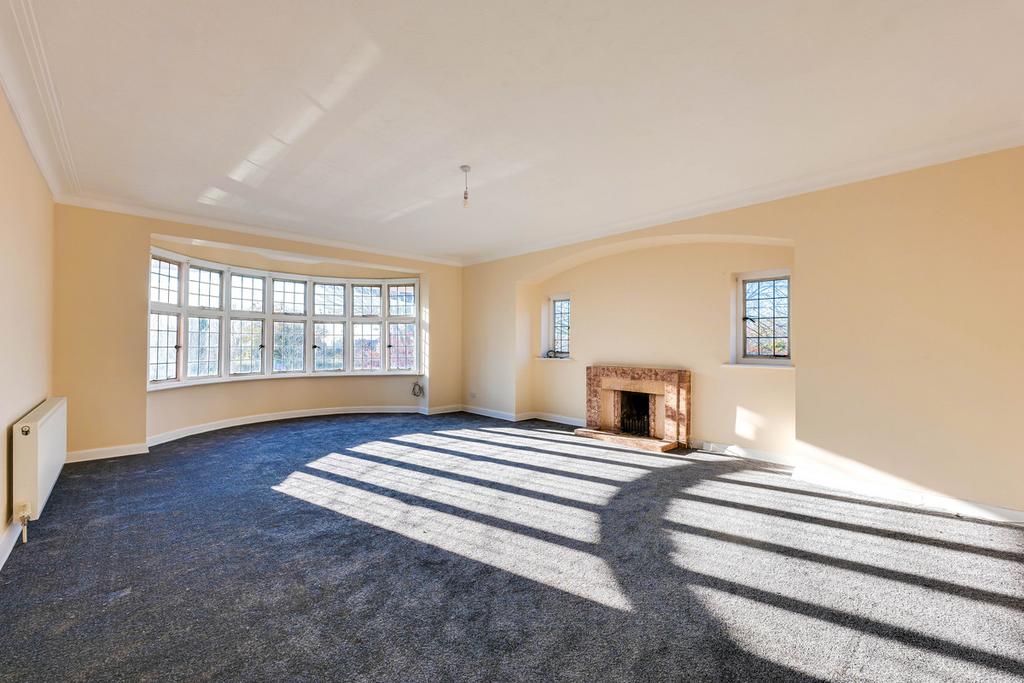 St. Vincents Road, Westcliffonsea, SS0 3 bed apartment £1,200 pcm