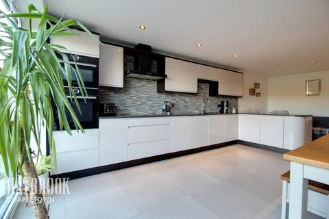 13 Cross Hill Close, Ecclesfield, Sheffield, S35 9WW